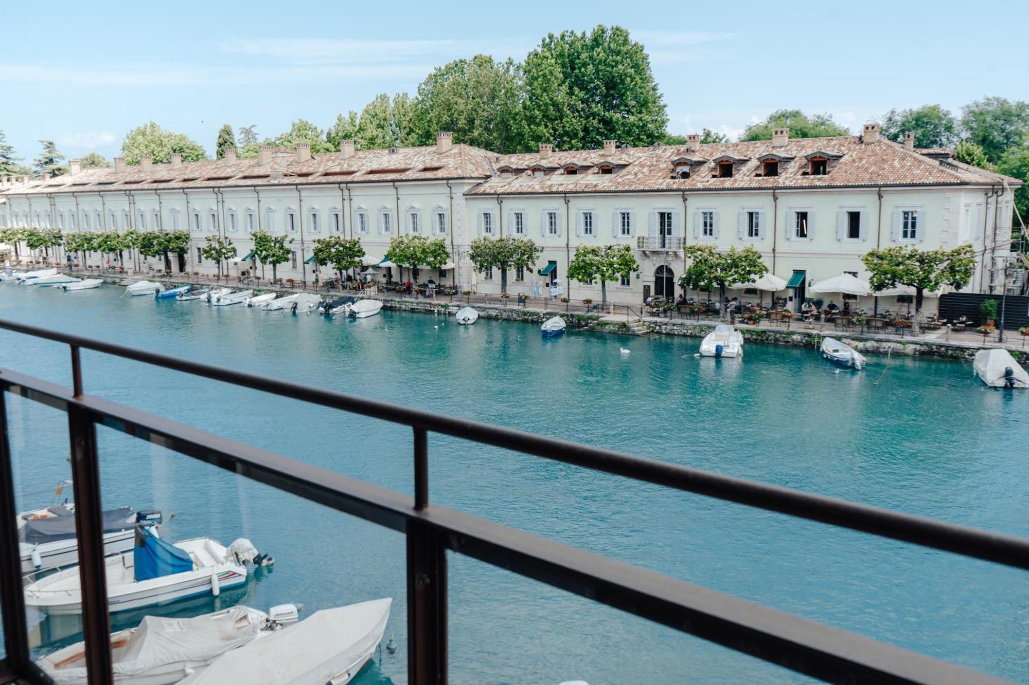 C House Rooms Lake Peschiera del Garda Exterior foto